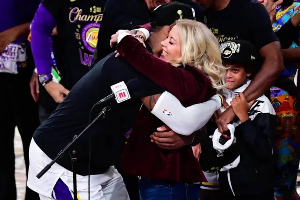 The Buss Familys Fight Over the Los Angeles Lakers Is About Real Money