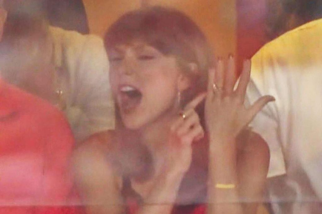Taylor Swift Points to Wedding Ring After Kelce TD: What She Said Explained 5 Taylor Swift Points to Wedding Ring After Kelce TD