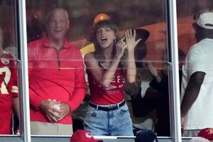 Taylor Swift Points to Wedding Ring After Kelce TD: What She Said Explained 17 When did Taylor Swift and Travis Kelce get married