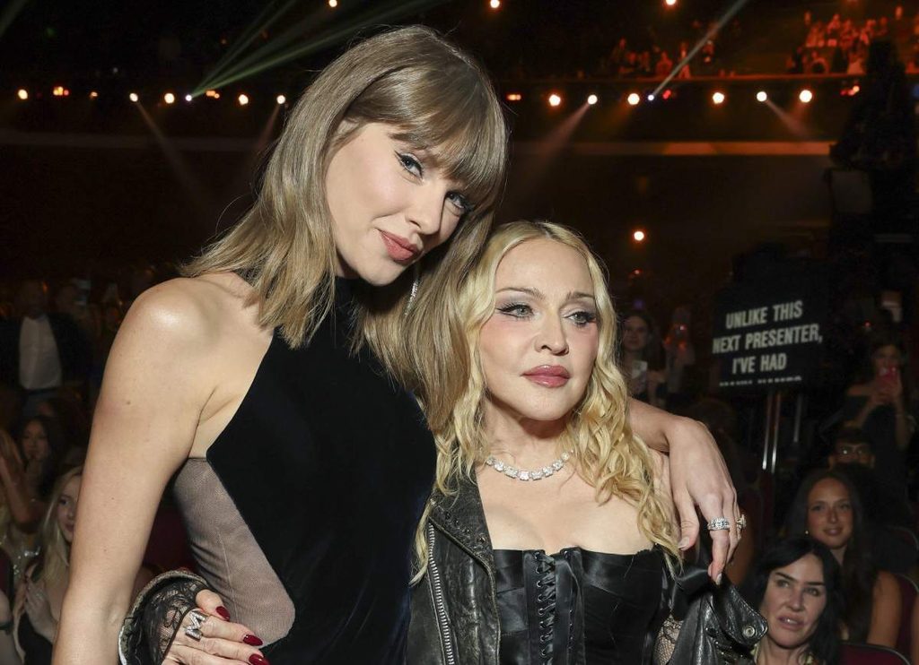 Madonna VMAs 2026 Explained: Artist of the Year, Opening Performance, and Confessions II Wins 5 How Madonnas night compared with Taylor Swifts
